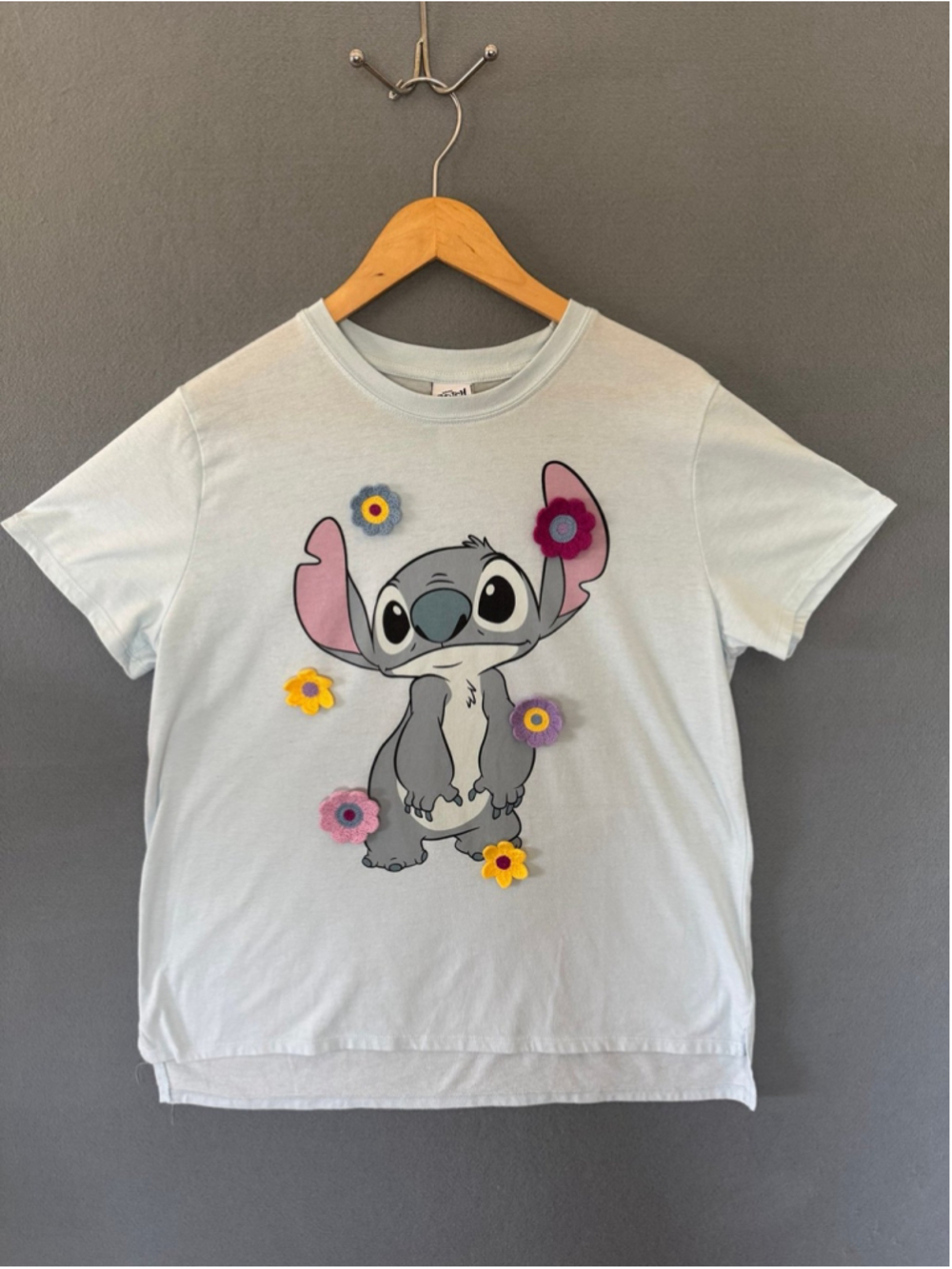 Disney Stitch T-Shirt Womens Large Light Blue Crochet Flower Graphic Tee Cute Y2